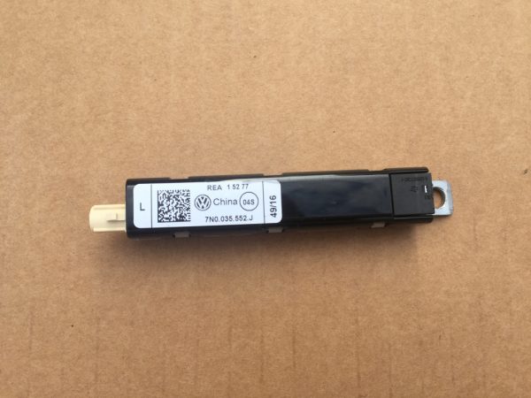 Amplificator antena Seat Alhambra 2 7N0035552J 7N0 035 552 J - Dezmembrari Auto