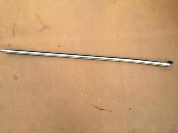 Perie geam cromata stanga spate VW Passat B8 limzuina 3G5839475M 3G5 839 475 M - Dezmembrari Auto