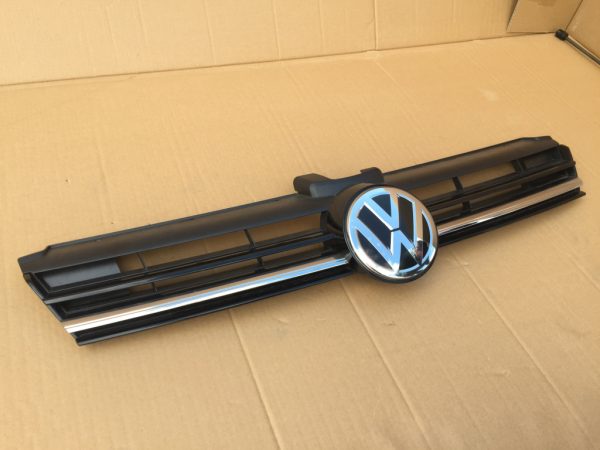 Grila radiatoare cu sigla VW Golf 7 facelift 5G0853651 5G0 853 651 - Dezmembrari Auto
