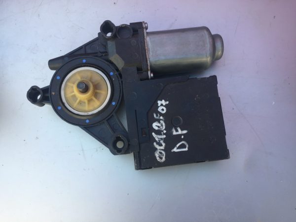 Motoras macara geam dreapta fata Skoda Octavia 2 1K0959792J 1K0 959 792 J - Dezmembrari Auto