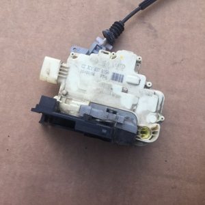 Broasca usa stanga fata VW Passat B6 3C1827015A 3C1 827 015 A - Dezmembrari Auto