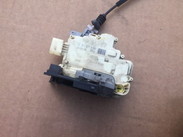 Broasca usa stanga fata VW Passat B6 3C1827015A 3C1 827 015 A - Dezmembrari Auto