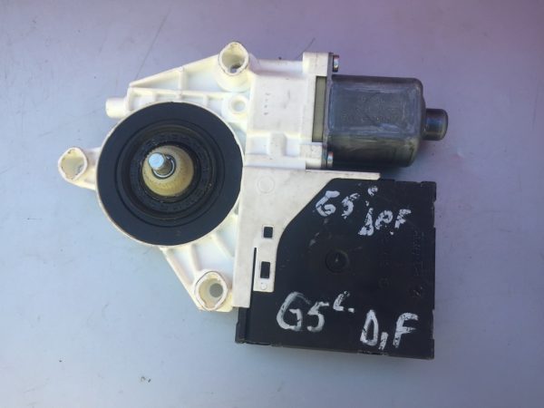 Motoras macara geam dreapta fata VW Golf 5 1K0959792P 1K0 959 792 P - Dezmembrari Auto