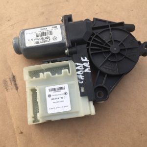 Motoras macara geam dreapta fata VW Caddy 1K0959792C 1K0 959 792 C - Dezmembrari Auto