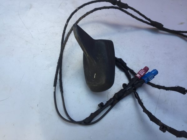 Antena radio Audi A4 B8 A5 Q5 2008 2009 2010 2011 2012 8K5035503A 8K5 035 503 A - Dezmembrari Auto