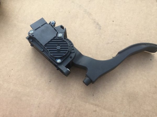 Pedala acceleratie VW Polo 9N 1.2 BBM 6Q1721503F 6Q1 721 503 F - Dezmembrari Auto