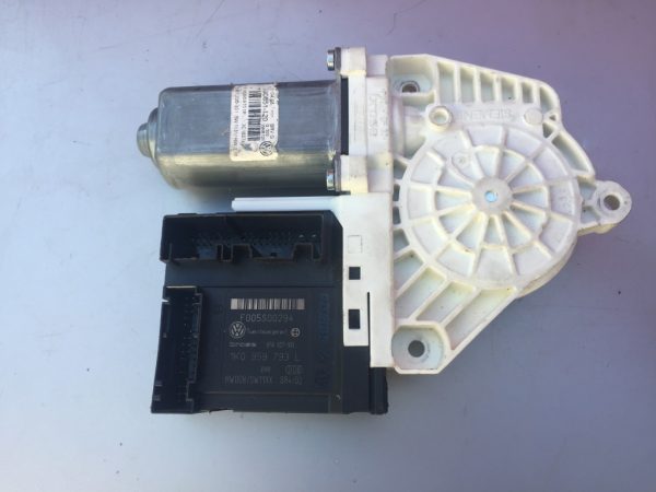 Motoras macara geam stanga fata VW Passat B6 1K0959793L 1K0 959 793 L - Dezmembrari Auto