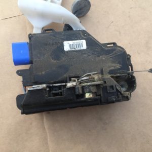 Broasca usa stanga fata VW Caddy 3D1837015 3D1 837 015 - Dezmembrari Auto