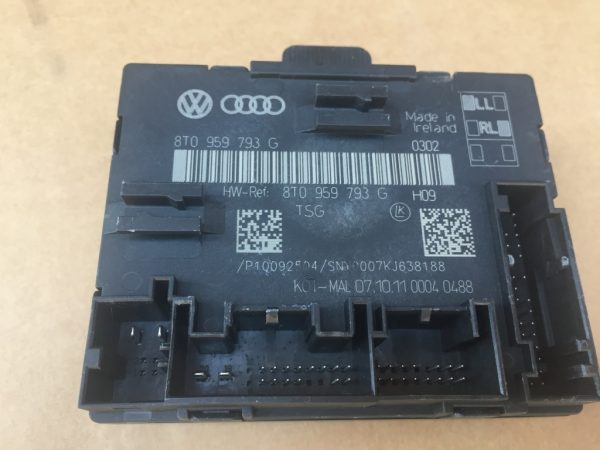 Releu usa stanga fata Audi A4 B8 S-LINE 8T0959793G 8T0 959 793 G - Dezmembrari Auto