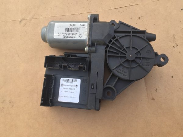 Motoras macara geam stanga fata VW Caddy 2005 1K0959793C 1K0 959 793 C - Dezmembrari Auto
