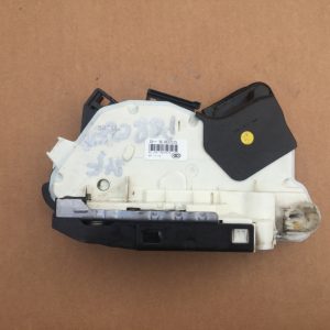 Broasca usa stanga fata VW Passat B8 5E1837015 5E1 837 015 - Dezmembrari Auto