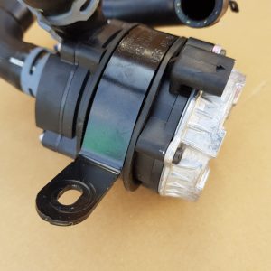 Pompa recirculare VW Passat B8 1.4 tsi 04L965567 04L 965 567 - Dezmembrari Auto
