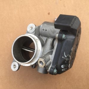 Clapeta acceleratie VW Passat B8 2.0 04L128059K 04L 128 059 K - Dezmembrari Auto