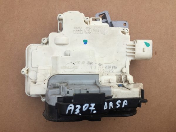 Broasca usa dreapta spate Audi A3 8P 4F0839016 4F0 839 016 - Dezmembrari Auto