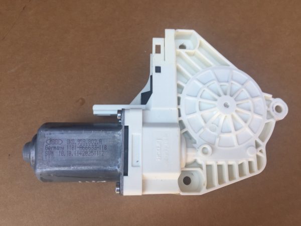 Motoras macara geam dreapta fata Audi A4 B8 S-LINE 8K0959802A 8K0 959 802 A - Dezmembrari Auto