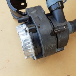 Pompa recirculare VW Passat B8 1.4 tsi 04L965567B 04L 965 567 B - Dezmembrari Auto