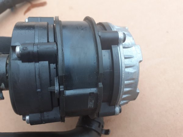 Pompa recirculare Volkswagen Passat B8 2017 1,4 CUK GTE 04L965567 04L 965 567 - Dezmembrari Auto