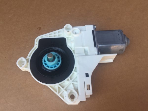 Motoras macara geam stanga spate Audi A4 B8 S-LINE 8K0959811A 8K0 959 811 A - Dezmembrari Auto