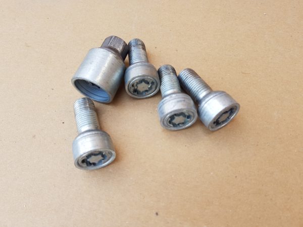 Set prezoane antifurt VW Passat B8 Golf 7 Arteon - Dezmembrari Auto