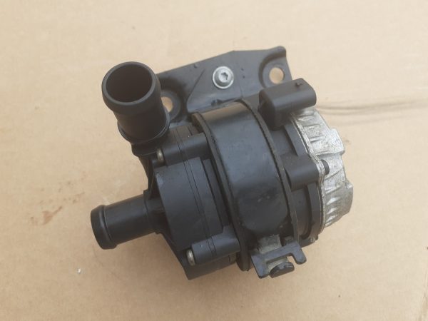 Pompa recirculare VW Passat B8 2017 1,4 CUK GTE 04L965567 04L 965 567 - Dezmembrari Auto