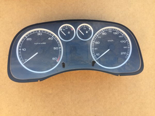 Ceasuri bord Peugeot 307 motor 1.4 hdi 9646742480 - Dezmembrari Auto