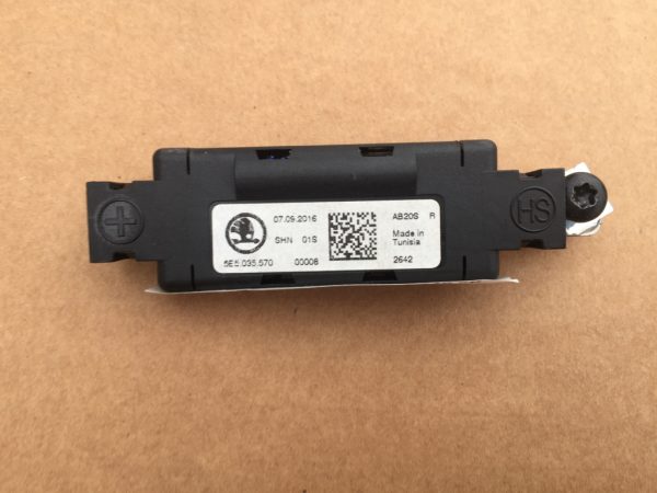 Filtru radio VW Arteon Passat B8 Golf 7 5E5035570 5E5 035 570 - Dezmembrari Auto