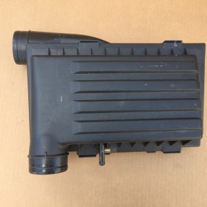 Carcasa filtru aer VW Passat B8 1.4 tsi 04E129611G 04E 129 611 G - Dezmembrari Auto