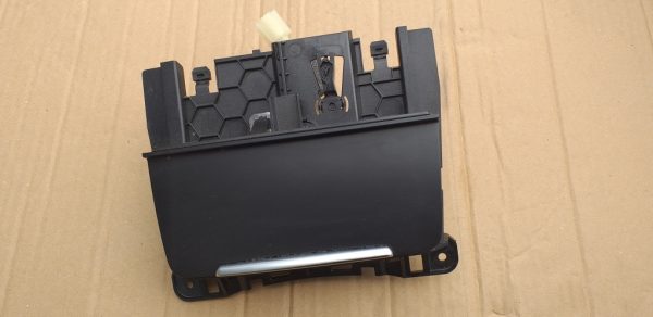 Scrumiera Audi A4 B8 2009 8K0857951 8K0 857 951 - Dezmembrari Auto
