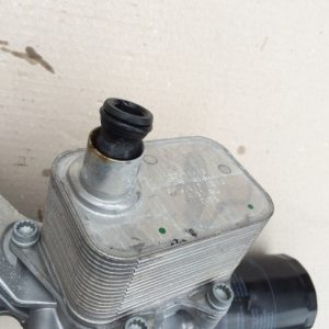 Radiator ulei termoflot Audi VW 06J117021J 06J 117 021 J - Dezmembrari Auto