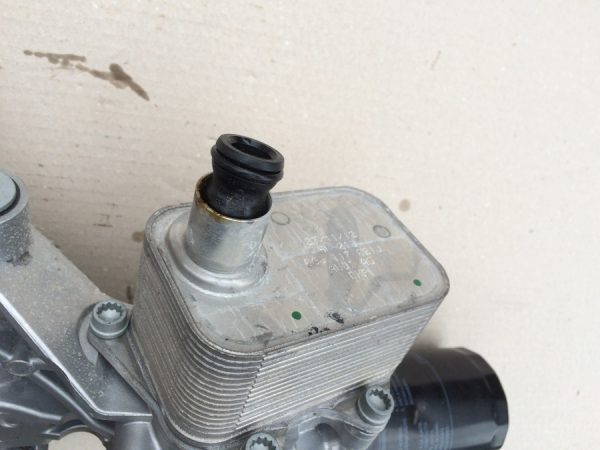 Radiator ulei termoflot Audi VW 06J117021J 06J 117 021 J - Dezmembrari Auto