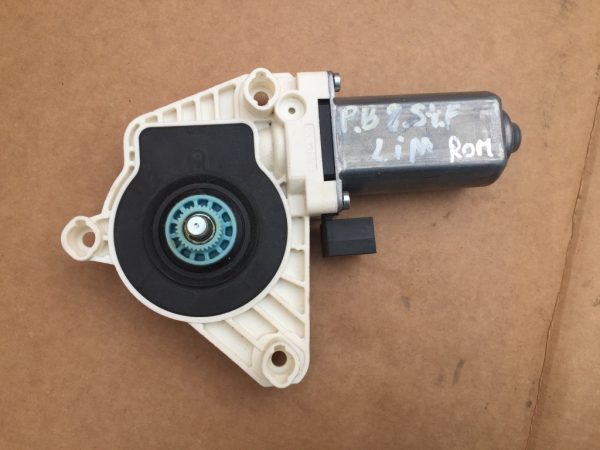 Motoras macara geam stanga fata VW Passat B8 5Q4959801B 5Q4 959 801 B - Dezmembrari Auto