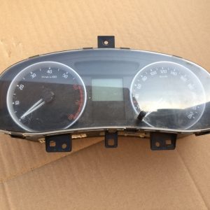 Ceasuri bord Skoda Fabia 2 2009 1.4 benzina 5J0920811B 5J0 920 811 B - Dezmembrari Auto