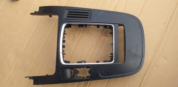 Consola centrala Audi A4 B8 2009 8K0864261 8K0 864 261 - Dezmembrari Auto