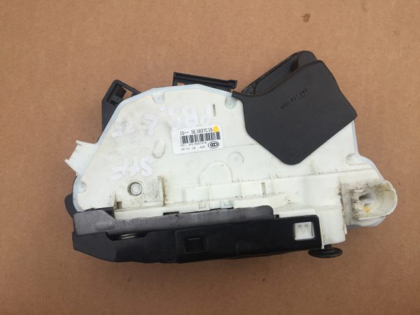 Broasca usa stanga fata VW Passat B8 5E1837015 5E1 837 015 - Dezmembrari Auto