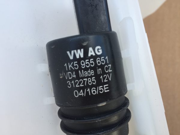 Pompita lichid parbriz VW Passat B8 1K5955651 1K5 955 651 - Dezmembrari Auto