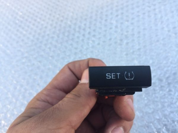 Buton presiune roti Skoda Octavia 2 1Z0 927 127 A 1Z0927127A - Dezmembrari Auto
