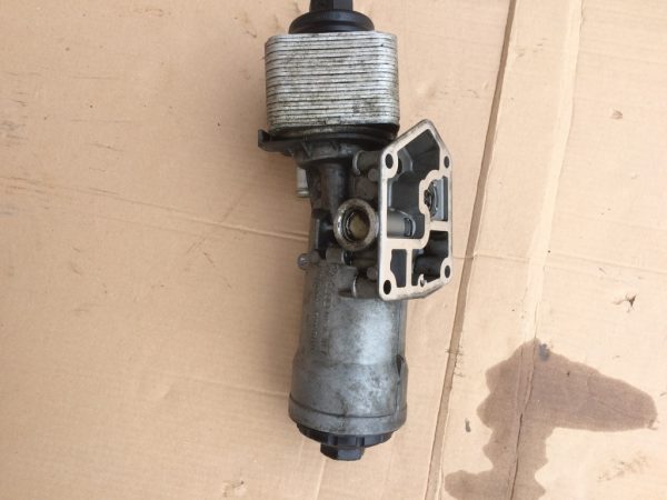Carcasa filtru ulei Audi A3 8p 2.0 AZD 045115389E 045 115 389 E - Dezmembrari Auto