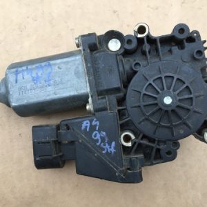 Motoras macara geam stanga fata Audi A4 B5 8D0959801E 8D0 959 801 E - Dezmembrari Auto