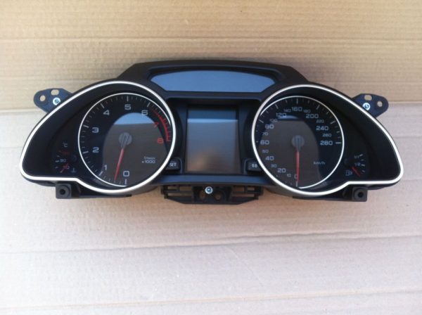 Ceasuri bord Audi A5 cod 8T0920900K 8T0 920 900 K - Dezmembrari Auto