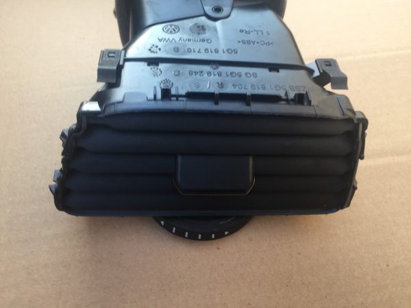 Grila ventilatie dreapta VW Golf 7 5G1819710B 5G1 819 710 B - Dezmembrari Auto