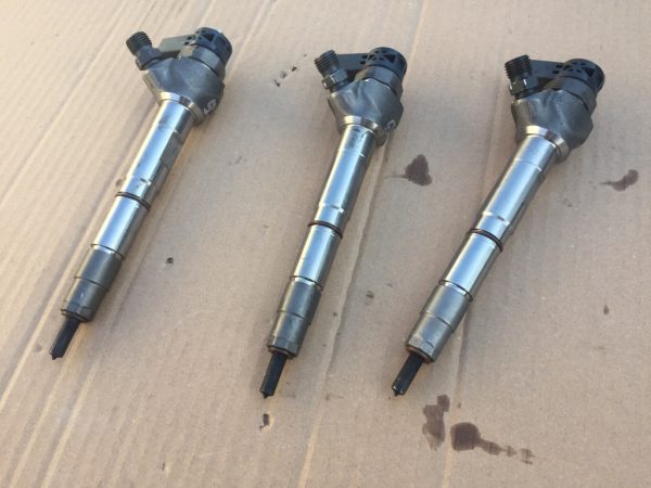 Injector / injectoare VW Golf 7 2016 2.0 tdi DGC 04L120277AE 04L 120 277 AE - Dezmembrari Auto