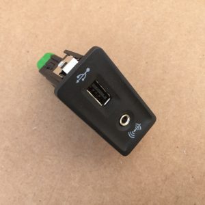 Mufa USB AUX Seat Alhambra 2 5Q0035724 5G0035222E 5Q0035726E - Dezmembrari Auto