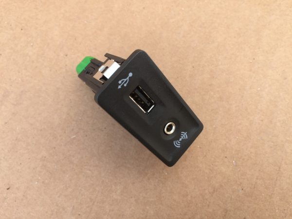 Mufa USB AUX Seat Alhambra 2 5Q0035724 5G0035222E 5Q0035726E - Dezmembrari Auto