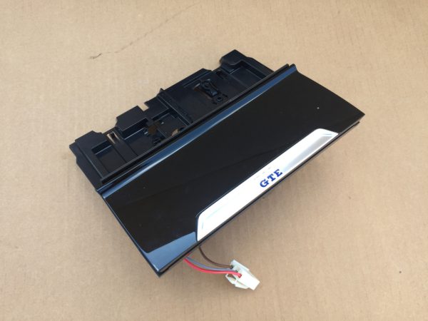 Scrumiera black piano VW Passat B8 GTE volan dreapta 3G2863284 3G2 863 284 - Dezmembrari Auto