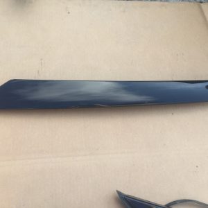 Ornament parbriz dreapta Skoda Fabia 2 5J6853264A 5J6 853 264 A - Dezmembrari Auto