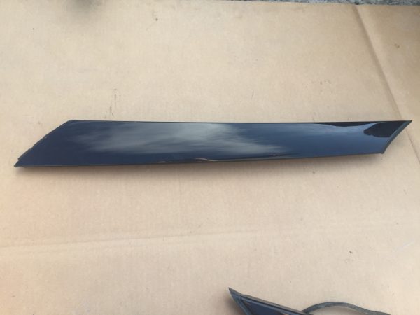 Ornament parbriz dreapta Skoda Fabia 2 5J6853264A 5J6 853 264 A - Dezmembrari Auto