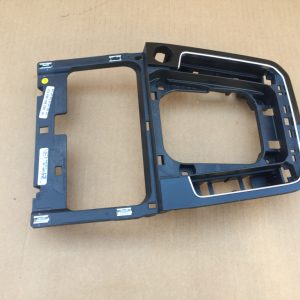 Consola centrala black piano VW Passat B8 volan dreapta 3G2864263 3G2 864 263 - Dezmembrari Auto
