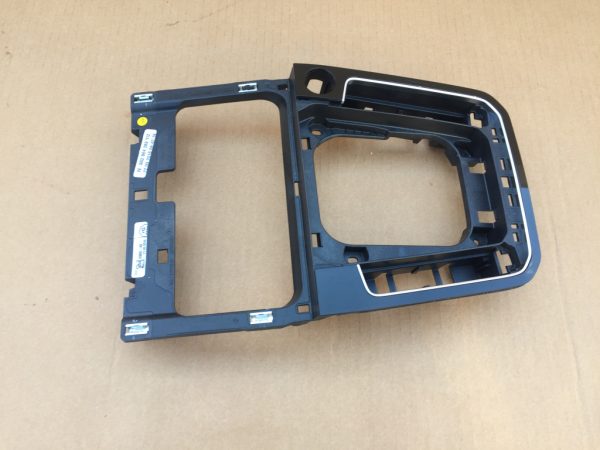 Consola centrala black piano VW Passat B8 volan dreapta 3G2864263 3G2 864 263 - Dezmembrari Auto