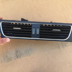 Grila ventilatie centrala Audi A4 B8 2013 S-LINE 8T1820951E 8T1 820 951 E - Dezmembrari Auto