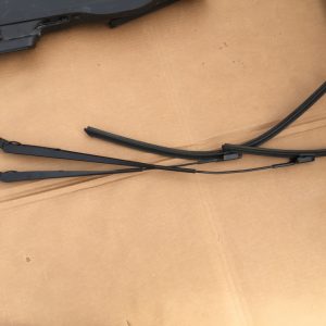 Brate stergatoare stanga dreapta Seat Alhambra 2 7N1955410B 7N1955409A - Dezmembrari Auto